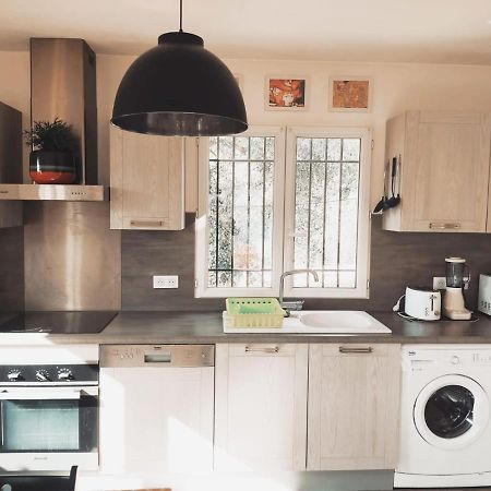 Bas de villa. Côte d'Azur, à 20 kms de Nice Contes  Extérieur photo