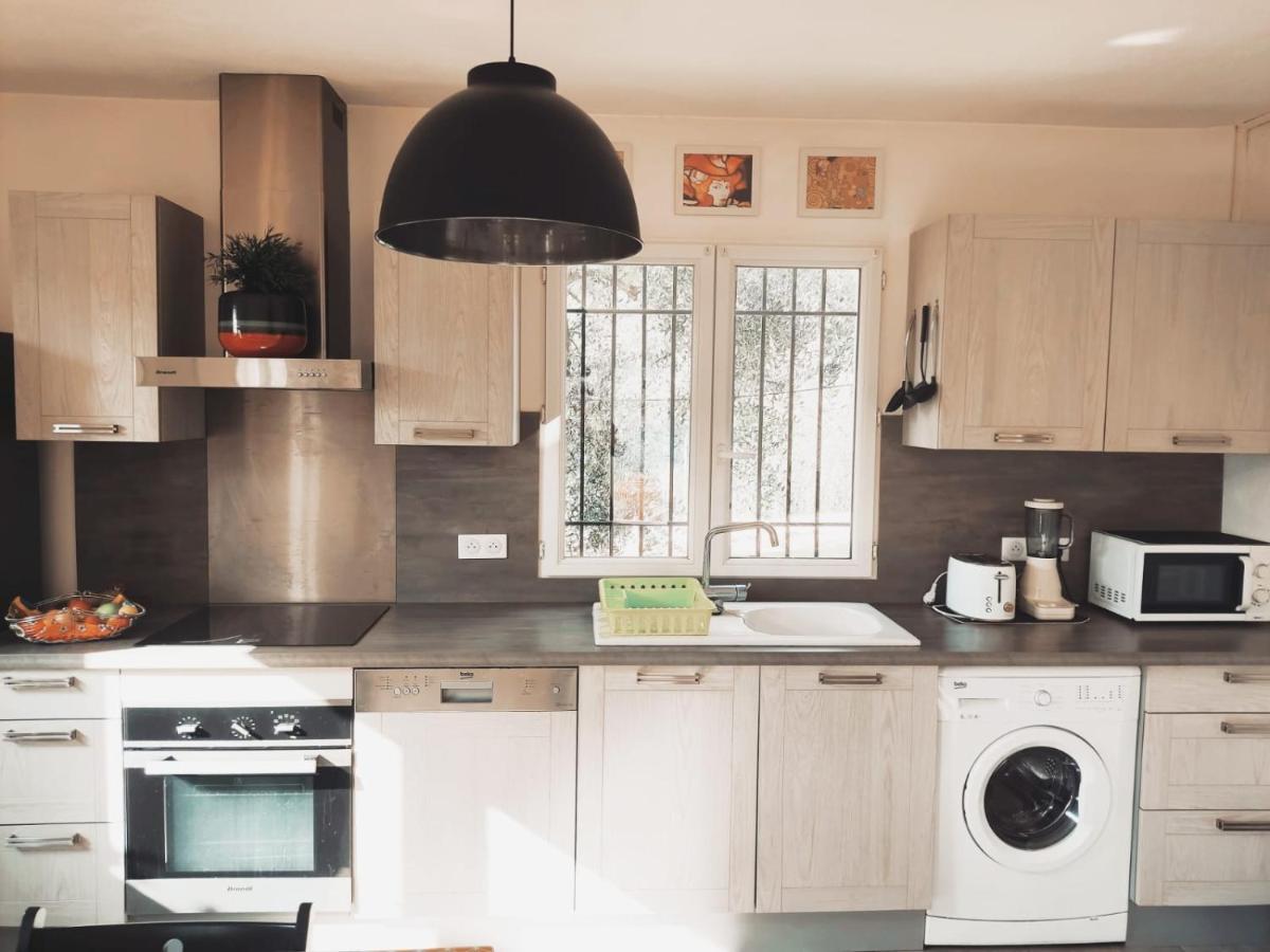 Bas de villa. Côte d'Azur, à 20 kms de Nice Contes  Extérieur photo