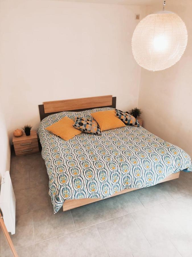 Bas de villa. Côte d'Azur, à 20 kms de Nice Contes  Extérieur photo